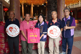新北土城五穀先帝廟捐240份澎湃包及白米 大墓公捐贈普渡供品 助弱勢