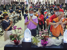 彰化榮家與住民長者一同浴佛 開啟人人心中善念