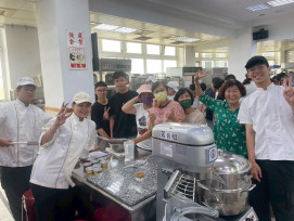 嘉藥餐旅系結合USR 打造芝麻點心串聯長輩與國際生