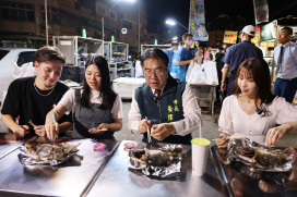 臺南市長黃偉哲開箱夜市台灣鯛　從國宴到夜市驚豔日本網紅