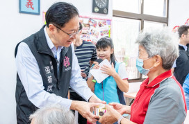 張善政視察龍潭三和社區照顧關懷據點　活化閒置空間打造客家、青創場域
