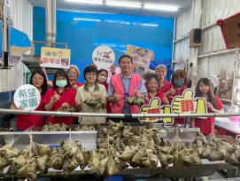 臺南市政府勞工局端午傳愛，送粽關懷身障朋友