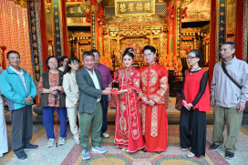 桃園景福宮喜事臨門　新人在神明祝福下締結良緣