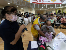 慈濟淨心浴佛節 關懷臺南榮家住民同霑法喜