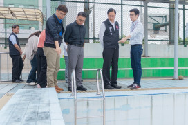 張善政視察啟用逾35年平鎮游泳池　拍板改建為複合式社會住宅