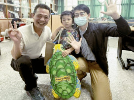 「小海龜的逆襲」廉政說故事宣導　芎林鄉公所頒獎著色學習單優秀作品