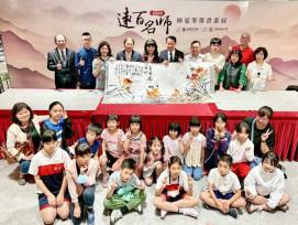 新竹大遠百攜手亞東科大　「名師揮毫筆墨書畫展」福卡獻愛歡慶母親節