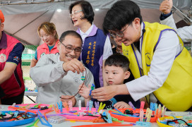 新北兒童安全嘉年華 兒少安全知識5千人玩中學 侯友宜：愛小孩 每一雙手咱攏不甘放