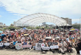 帝國糖廠華麗變身奇幻馬戲舞台 臺中夏日馬戲節首日數萬人同歡