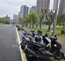 大型重機停車更便利！新北「板橋、新店」路邊機車格開放停放！