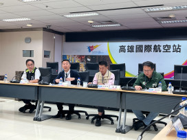 許智傑與陳世凱考察台虎濟州首航  持續盤點貴賓室設施