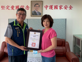 金湖鎮代陳秀卿捐贈金門榮服處遺孤認養金 讚賞推動人道關懷善舉
