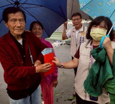 臺南榮服處關懷慰問丹娜絲受災榮民眷
