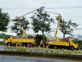 「丹娜絲颱風」從桃園新竹交界出海　台電新竹增派人力全力恢復供電