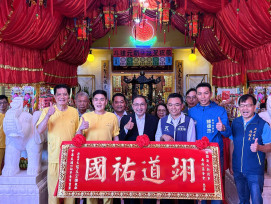 侯友宜參拜淡水三大廟宇 恭賀關聖帝君聖誕並致贈匾額