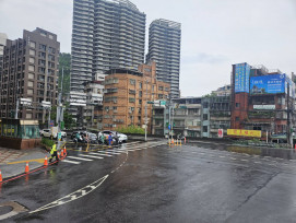 新店碧潭大橋路口更安全！增設行人穿越道與斜坡道
