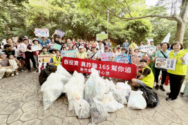 竹郵逾百員工暨眷屬十八尖山淨山　展現深耕社會暨關懷環境的核心價值