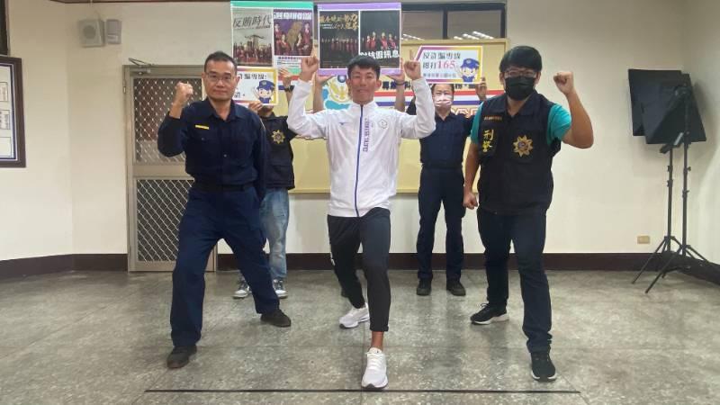 東港警分局攜手滑輪金牌選手  發起反詐騙宣導運動