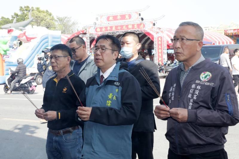 灣裡萬年殿迎春盼國泰民安 黃偉哲初二走春拜廟祈福 
