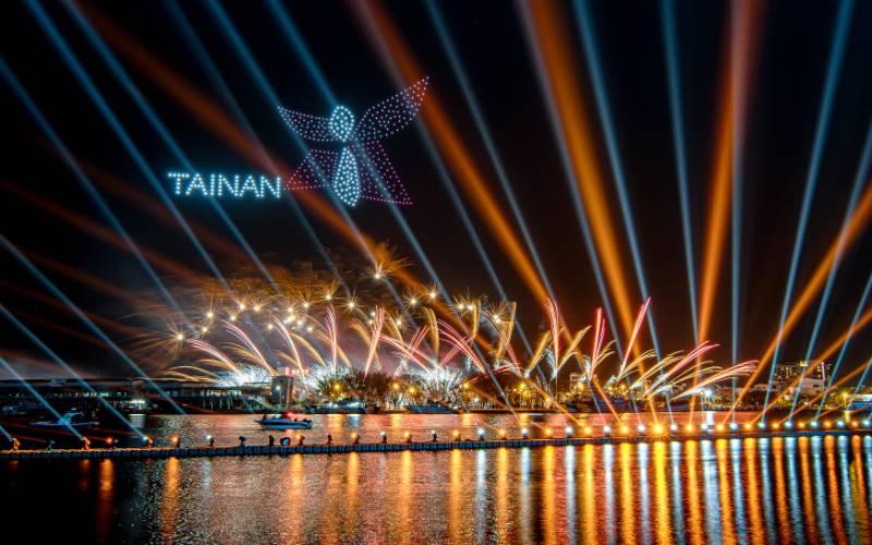 臺南市安平燈區空中展演還有8場次千萬別錯過