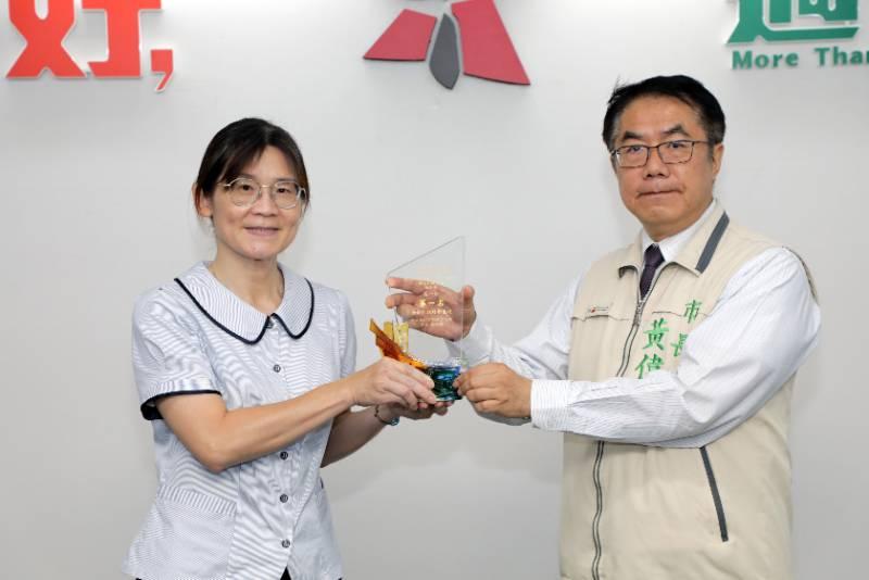 臺南市政府衛生局榮獲八項保健業務績優獎，市長讚許成效卓越