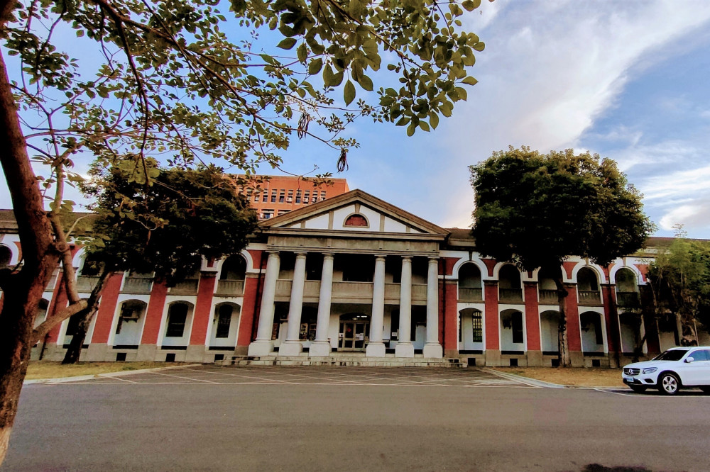 成功大學歷史學系以人為本因應AI時代挑戰