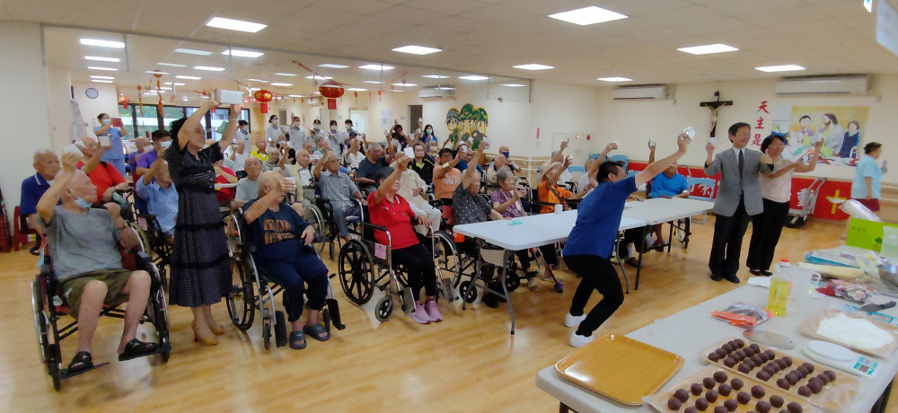 臺南榮家×敏惠醫專攜手開啟創新長照服務  住民長輩歡度祖父母節