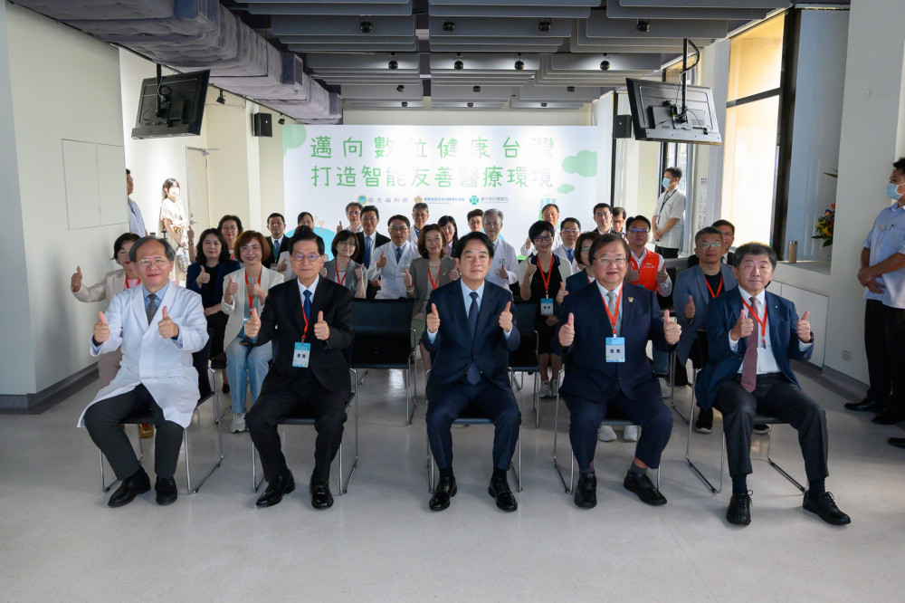 總統賴清德視察台中榮總智慧醫療運作模式   肯定足供醫界參考