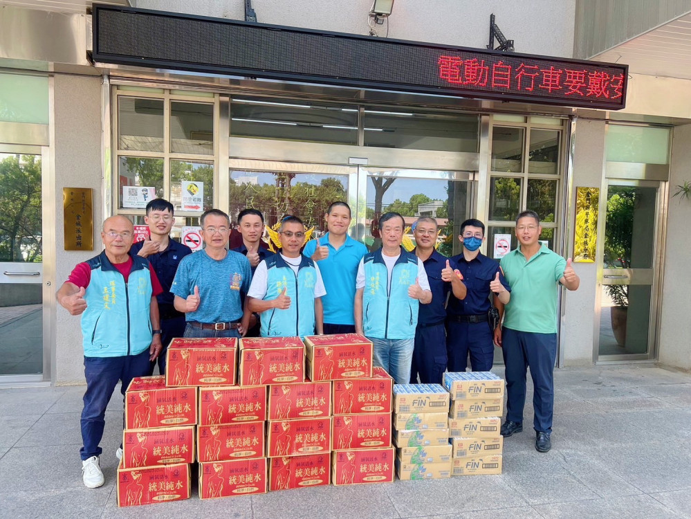 金門南門境天后宮贈飲料感謝各界協助媽祖祈福圓滿遶境
