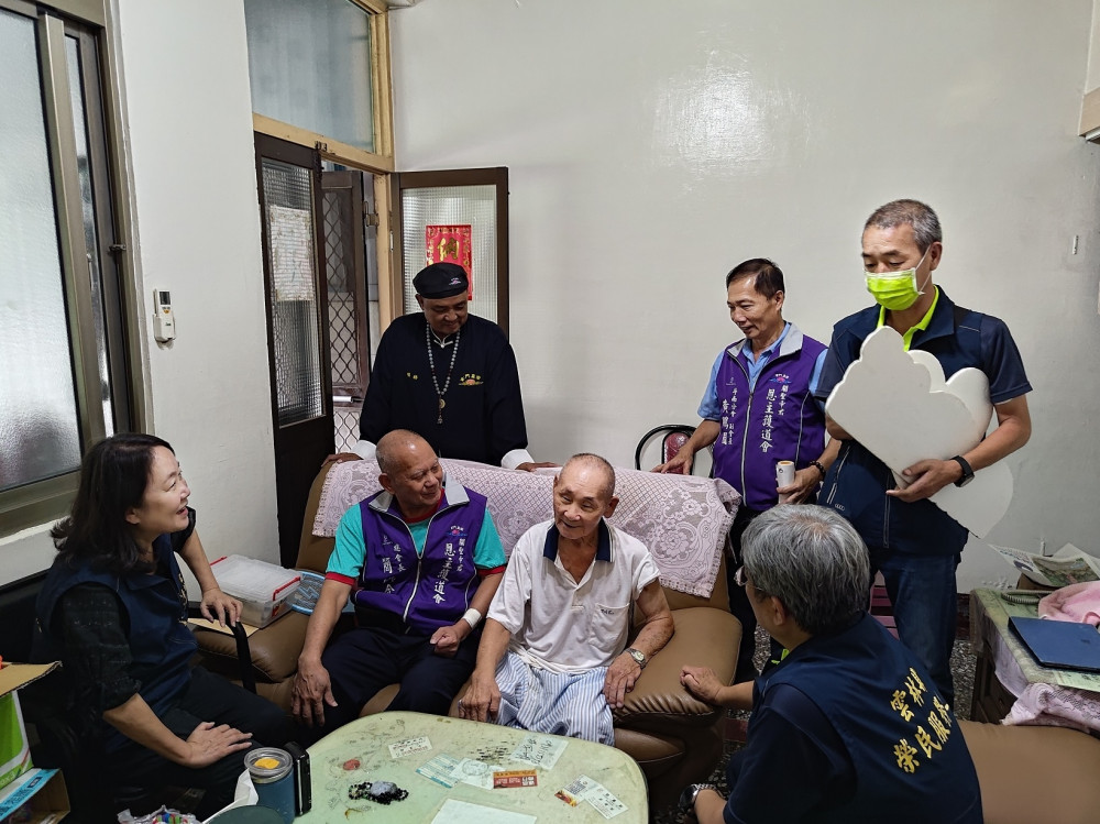雲林榮服處偕同玄門真宗教會重陽敬老聯訪榮民眷  