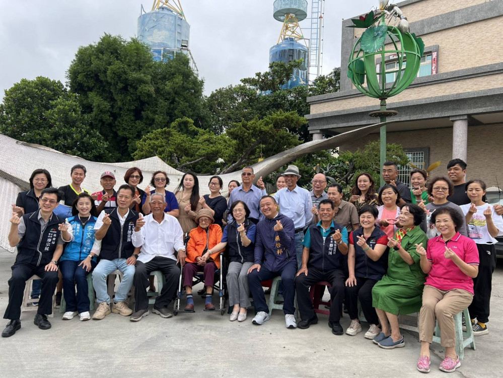  贈大甲區百歲柯阿嬤重陽禮金   副市長賴淑惠祝賀幸福滿溢