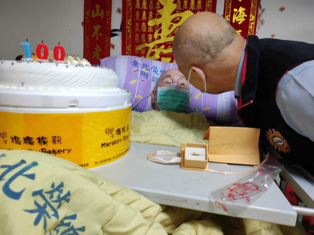 100歲榮民湯小和紀壽 宜蘭榮服處溫馨祝賀