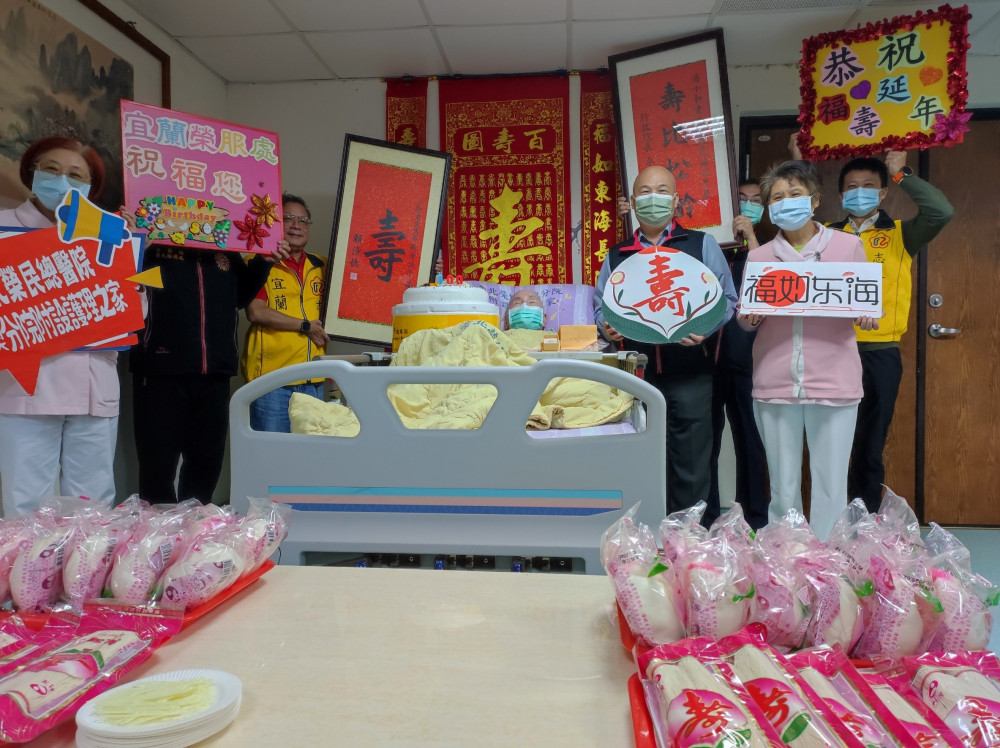 100歲榮民湯小和紀壽 宜蘭榮服處溫馨祝賀