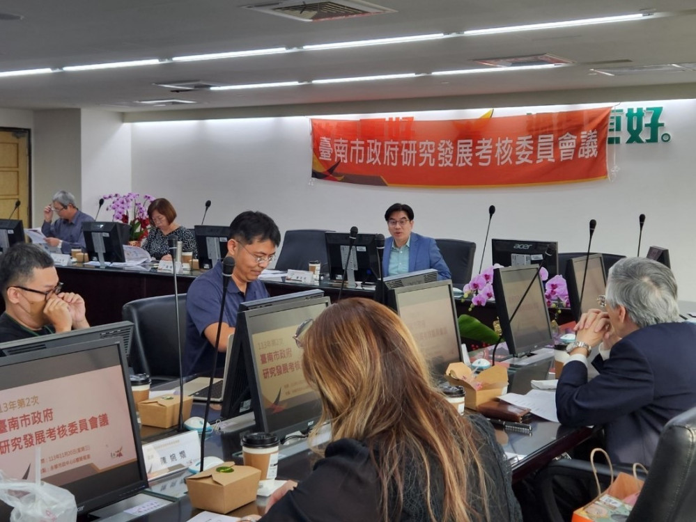 南市府召開研考委員會議黃偉哲盼深化資安人培引領產業未來  