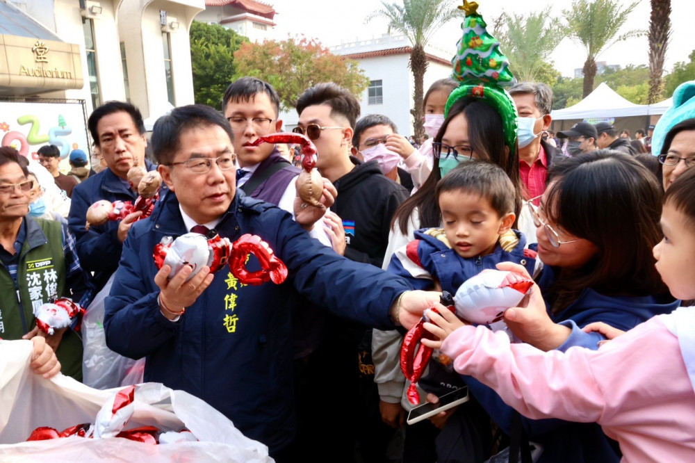 南瀛耶誕童樂會吸引六千人次參與  黃偉哲與大小朋友提前慶耶誕