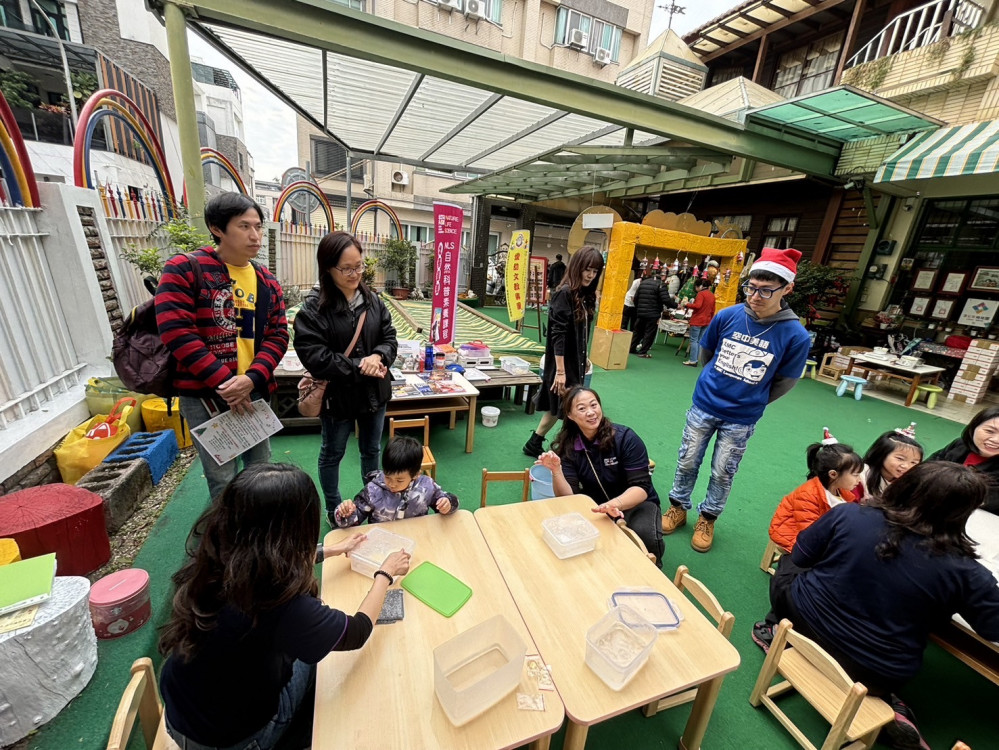「愛幼有囍、讓愛飛揚」 愛幼幼兒園43週年校慶登聖誕童趣園遊會活動