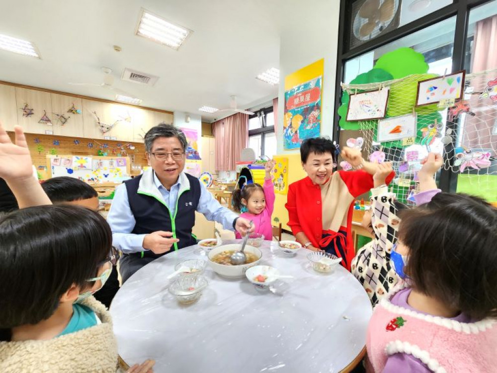 冬至幼兒搓湯圓吃湯圓　雲家扶教臺電兒搓團圓