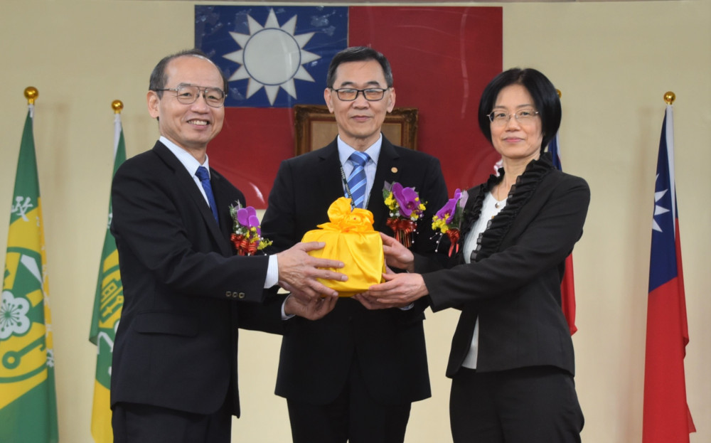 高雄關務長交接典禮  趙台安監交劉芳祝接篆
