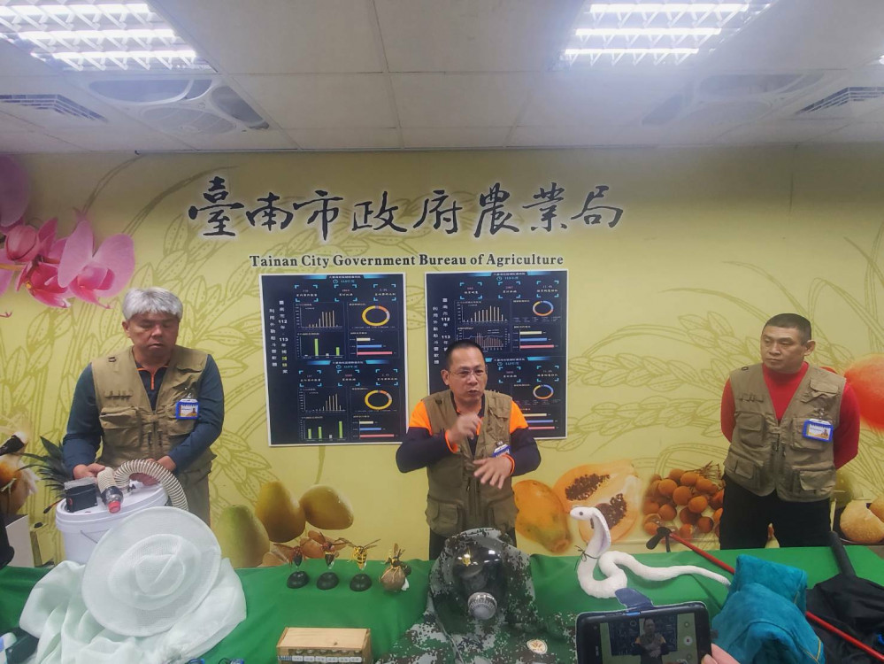 捕蜂捉蛇有專線 服務最便利全年無休有專業 安全有保障  