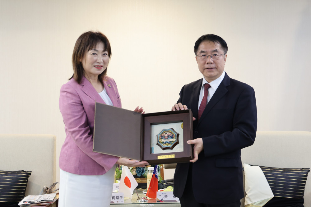 友誼市土浦市長率團拜會黃偉哲  感謝台南街道以土浦命名紀念友誼