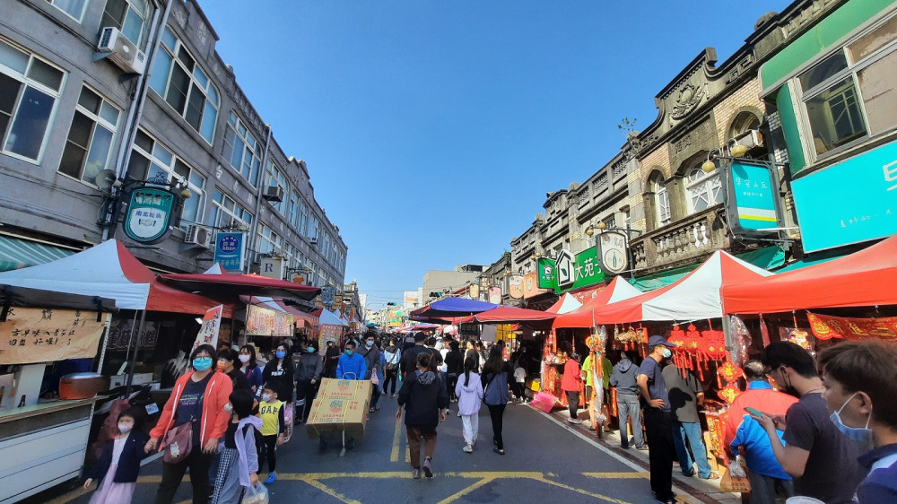 晚上逛夜市還不夠 2025臺南4條年貨大街一次看