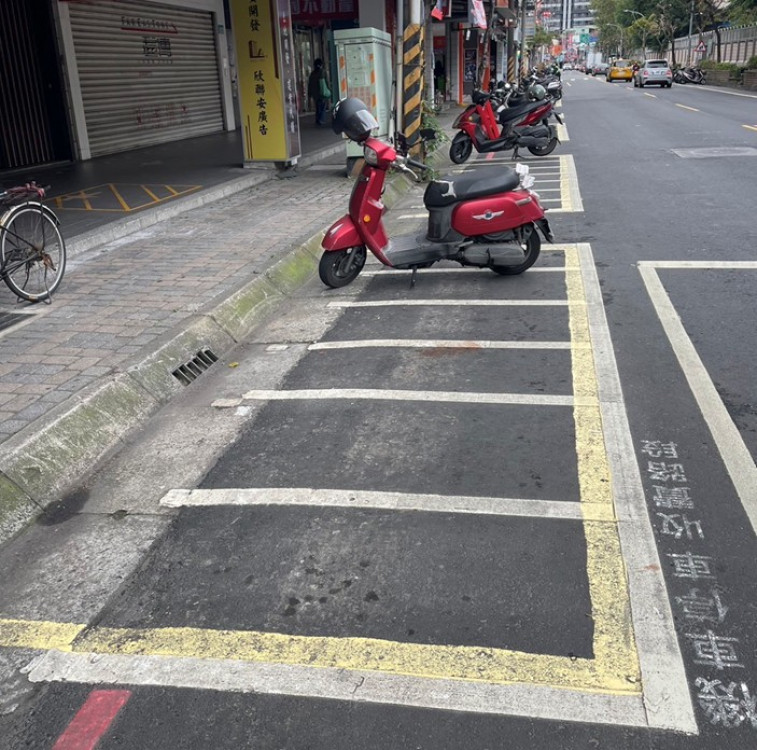 路邊機車停車收費管理搭配三大優惠 停車方便又省錢