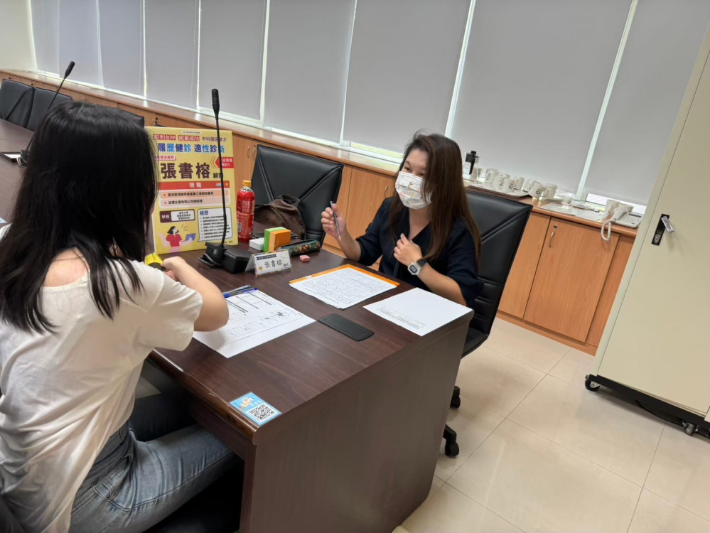 找工作履歷沒亮點？中市勞工局提供履歷健診服務   助求職者強化自信心！