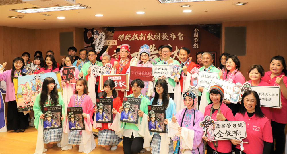 歌仔戲變漫畫超吸睛！新北首創「技職專業×文化傳承」漫畫立體書教材