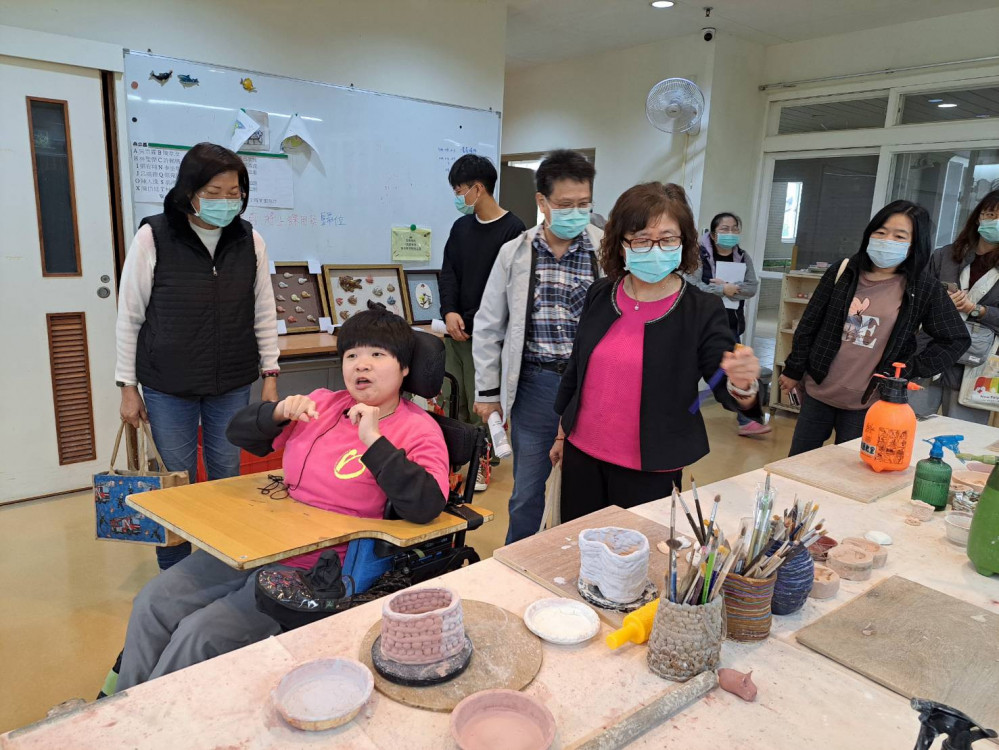 「想看到彩虹 就得忍受下雨」 八里愛心教養院翁彥如永不放棄的生命故事