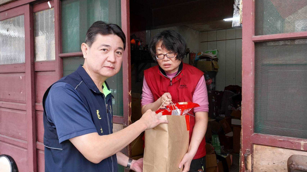 彰化榮服處關懷到府 感謝武德宮勸募物資送暖榮民眷