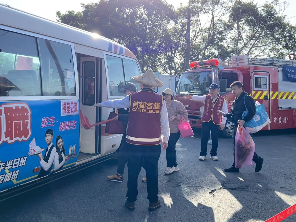 清明連假第一天 掃墓公車單日疏運10.5萬人次 預估清明節正日掃墓人潮將達高峰