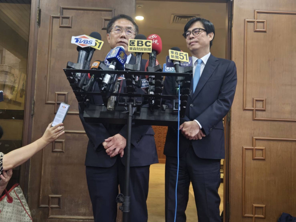 臺南市長黃偉哲出席行政院會，為臺南農業與傳產發聲。