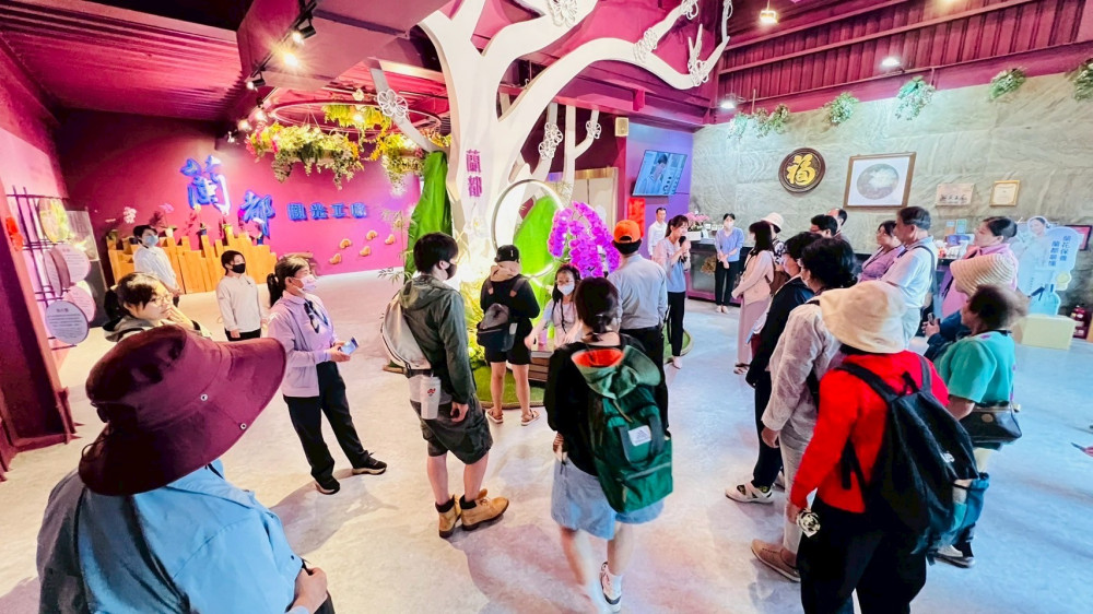 台南雙層巴士盲盒旅遊走進溪北 香草、花卉與歷史走讀共譜五感療癒旅程