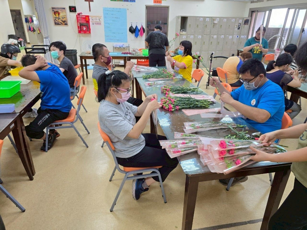 6600份祝福「溜」進社區  豐邑集團攜手慢飛天使獻愛迎母親節